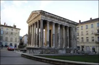 Dans quelle ville française peut-on voir ce temple ?