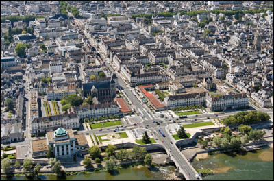 Ville de la vallée de la Loire, préfecture du département d'Indre-et-Loire :