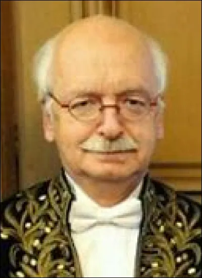 Qui est cet Erik, écrivain français, prix Goncourt 1988, élu à l'Académie française en 1998 ?