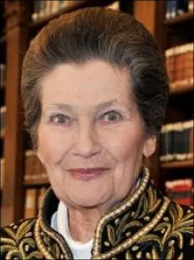 Qui est cette Simone, rescapée de la Shoah, Magistrate, femme d'État française, fait adopter la loi de dépénalisation de l'I.V.G. en 1975, Présidente du Parlement européen de 1979 à 1982, élue à l'Académie française en 2008, morte en 2017 ?