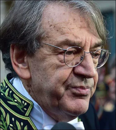 Qui est cet Alain, philosophe, écrivain, professeur, essayiste, élu à l'Académie française en 2014 ?