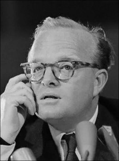 Cet écrivain américain, auteur de romans, nouvelles, reportages, portraits, récits de voyages, souvenirs d'enfance, c'est ... Capote.