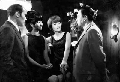 Dans ce film de Jean-Pierre Melville, sorti en 1966, Gustave Menda, dit Gu, évadé de prison, est impliqué dans un règlement de comptes ; le commissaire Blot retrouve sa trace : c'est ...