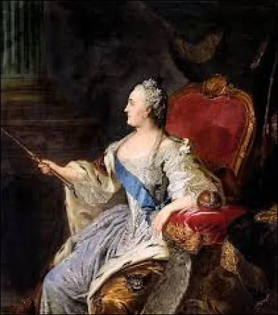 Despote &eacute;clair&eacute;e, elle se rapproche des hommes des Lumi&egrave;res, r&eacute;dige le Nakaz pour r&eacute;former le code des lois, fait &eacute;voluer le syst&egrave;me &eacute;ducatif russe en 1782 et ouvre l'Institut Smolny en 1764. Il s'agit de :