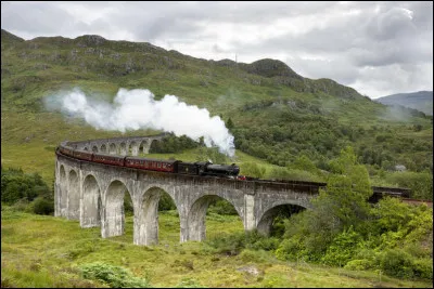 Quel(s) ministre(s) de la Magie a/ont trouvé l'idée d'utiliser le quai 9 3/4 pour que les sorciers puissent accéder au Poudlard Express ?