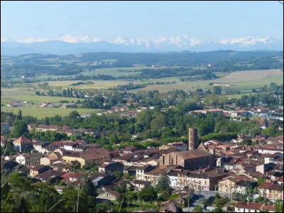 Petite ville de 3 000 habitants du département de la Haute-Garonne, située dans le piémont pyrénéen :