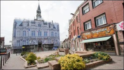 Ville de 26 000 habitants du département du Pas-de-Calais, située dans l'ancien bassin minier :