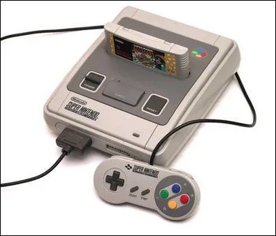 Quelle est cette console Nintendo sortie tout d'abord au Japon le 21 novembre 1990 ?