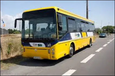 Je me déplace grâce aux cars Lila pour aller au collège.