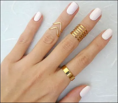 Comment nomme-t-on ces bagues pouvant aussi se porter sur les premières phalanges ?