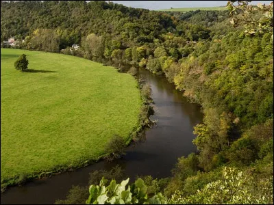 Entre Putanges et Thury-Harcourt, la "Suisse normande" vallonnée est parcourue par un petit fleuve côtier ; quel est ce cours d'eau ?