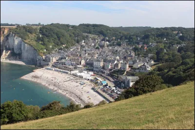 Cette petite station balnéaire, ancien village de pêcheurs, situé au pied des falaises entre Etretat et Fécamp, c'est ...