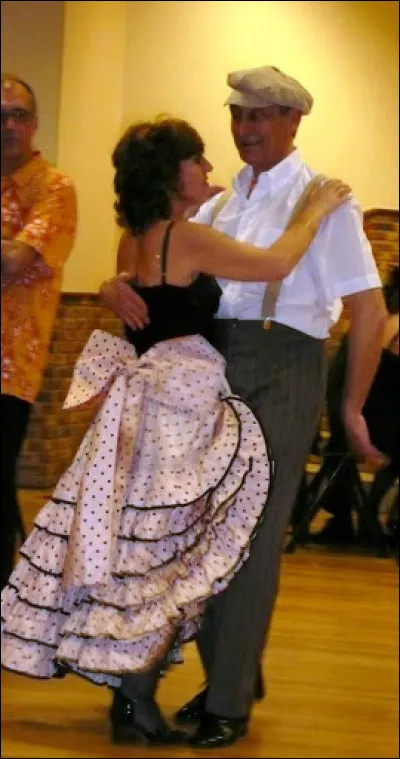 Quelle est cette danse populaire apparue en 1925 à Paris chez les accordéonistes de la rue de Lappe ?