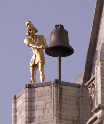 Quel est cet automate, personnage qui indique les heures en frappant sur une cloche avec un marteau ?