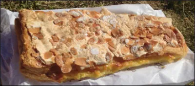 Quel est le nom de cette pâtisserie française, un triangle de pâte feuilletée, fourré à la frangipane et recouvert de glaçage ?