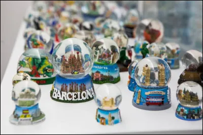 Par quel mot désigne-t-on la collection de boules à neige ?