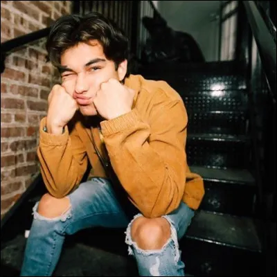 Qui est en couple avec Kio Cyr ?