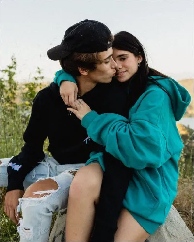 À combien de mois de relation Nessa et Josh se sont-ils séparés ?