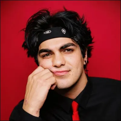 Avec qui Thomas est-il en couple ?