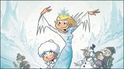 Comment s'appelle la petite sur de Julie (sa petite sur est tout en blanc derrière elle) ?