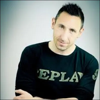 Ce youtubeur est dédié à la musique (plagiat, parodie...). De qui s'agit-il ?