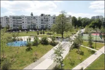 Ville de 25 000 habitants du département du Val-de-Marne, située sur la rive droite de la Seine, en bordure de la Brie :