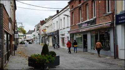 Ville de 8 800 habitants du département du Nord, située dans la vallée de la Sambre :