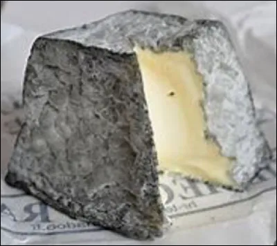 Quel et ce fromage de ch&egrave;vre au lait cru du Berry qui &agrave; une forme de pyramide tronqu&eacute;e ?