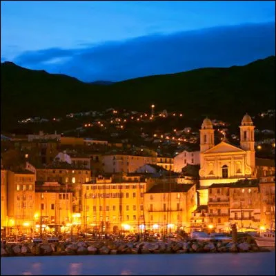 Quelle est la préfecture du département de la Haute-Corse ?