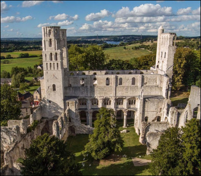 Cette ancienne abbaye "plus belle ruine de France", située dans la vallée de la Seine, c'est ...