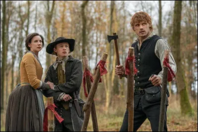 Sur les lieux de leur nouvelle terre, Jamie et Ian ont abattu des arbres et ont commencé à dessiner leur future maison. Cependant les Cherokee n'ont pas été contents de cela. Jamie a réussi à obtenir leur sympathie en tuant un ancien Cherokee (banni) déguisé en ours. Quel surnom les Cherokee ont-ils donné à Jamie en signe de paix et de respect ?