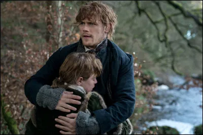 Un matin, William trouve un poisson capturé par un piège des Cherokee. Jamie le trouve avant les natifs mais ceux-ci exigent du sang pour le poisson volé. Jamie tente de protéger William en disant qu'il est son fils mais le jeune homme se dénonce. Que lui font les Cherokee ?