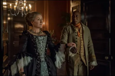 Pourquoi Claire est-elle choquée en arrivant dans la demeure de Jocasta ?