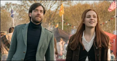 En 1970, Roger quitte Invernes. Il se rend en Amérique pour chanter lors du festival écossais Highland et retrouver Bree.
À la nuit tombée, Bree invite Roger dans son chalet pour passer la nuit avec lui. Cependant Roger, veut lui parler de son amour pour elle. Il lui offre un bracelet et la demande en mariage. Que répond-elle ? Que se passe-t-il ensuite ?