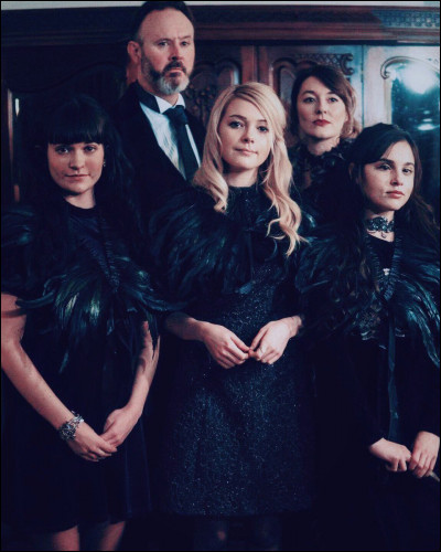 Qui sont les parents des trois s&oelig;urs ?