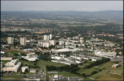 Cette ville de 9 000 habitants du d&eacute;partement de la Loire, situ&eacute;e au sud de la plaine du Forez, &agrave; la confluence du Furan et de la Loire, c'est ...