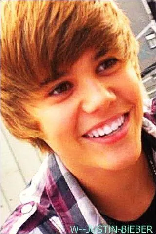 De quelle nationalité est-il ?