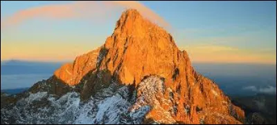 Son plus haut sommet s'appelle le mont Kenya, mais comment les Kamba l'appelle-t-il ?