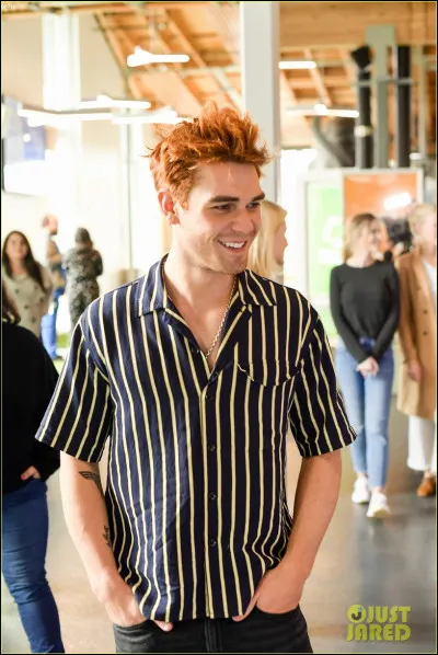Qui est le meilleur ami de K.J. sur le tournage de "Riverdale" ?