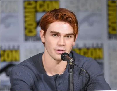 Qui joue le rôle de la partenaire d'Archie dans "Riverdale" ?