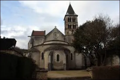 Nous terminons notre balade dans le Grand-Est devant l'&eacute;glise Saint-&Eacute;tienne de Vignory. Commune de la communaut&eacute; d'agglom&eacute;ration de Chaumont, elle se situe dans le d&eacute;partement ...
