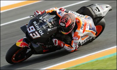 Quel pilote de moto a remporté le plus de titres mondiaux ?