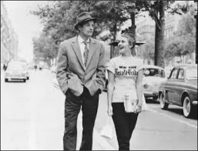 Dans ce film de Godard sorti en 1960, Michel Poiccard, jeune voyou joué par Belmondo, retrouve à Paris Patricia, étudiante américaine jouée par Jean Seberg : c'est ...