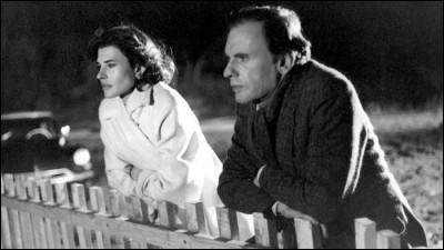 Barbara (Fanny Ardant) est la secrétaire de Julien Vercel (Jean-Louis Trintignant), agent immobilier ; elle va l'aider à se tirer d'affaire lorsqu'il est accusé de deux meurtres. Quel est ce film de François Truffaut, sorti en 1983 ?