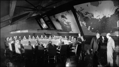 "Docteur Folamour", comédie satirique sur la bombe nucléaire, est un film, sorti en 1964, réalisé par ...