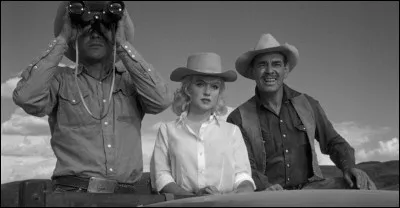 "Les Désaxés" (The Misfits), film sorti en 1961, avec Clark Gable, Marilyn Monroe et Montgomery Clift, a été réalisé par ...