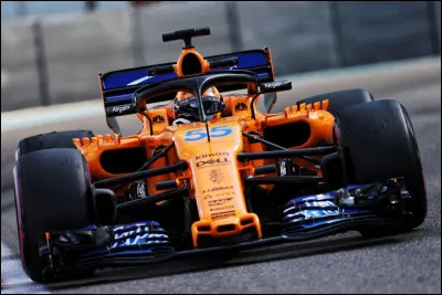 Ce pilote espagnol a fait partie de la filière Red Bull avant de partir chez Renault puis McLaren. Sur cette McLaren, le numéro 55 y est apposé, qui la pilote ?