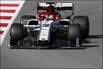 Ce pilote italien ne s'est pas beaucoup démarqué lors de ses saisons en Formule 1. En 2019, ce pilote Alfa Romeo Racing utilise le numéro 99 anciennement porté par Adrian Sutil. Qui est ce pilote ?