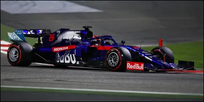 Ancien pilote Red Bull rétrogradé en cours de saison, le pilote de la Toro Rosso numéro 26 est considéré comme le meilleur pilote russe à ce jour. Qui pilote cette monoplace ?