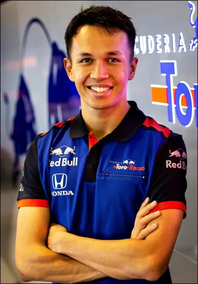 Première saison en Formule 1 pour Alexander Albon et il est déjà promu chez Red Bull après quelques courses chez Toro Rosso. Quel est son numéro de course ?